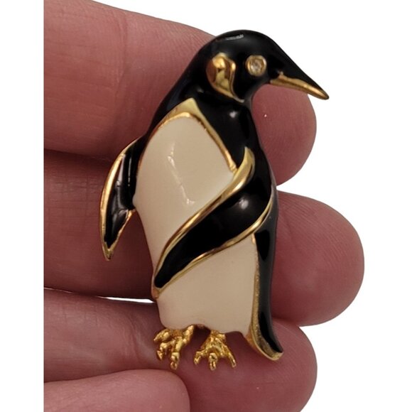 Black White Enamel Gold Tone Penguin Brooch Pin E817 - Picture 2 of 8